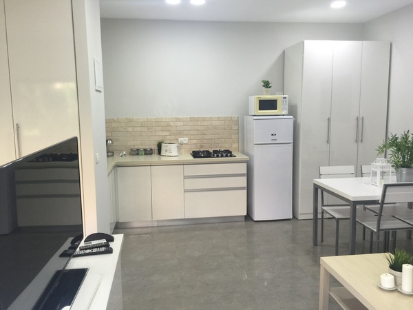 Studio with Patio B Photo 2